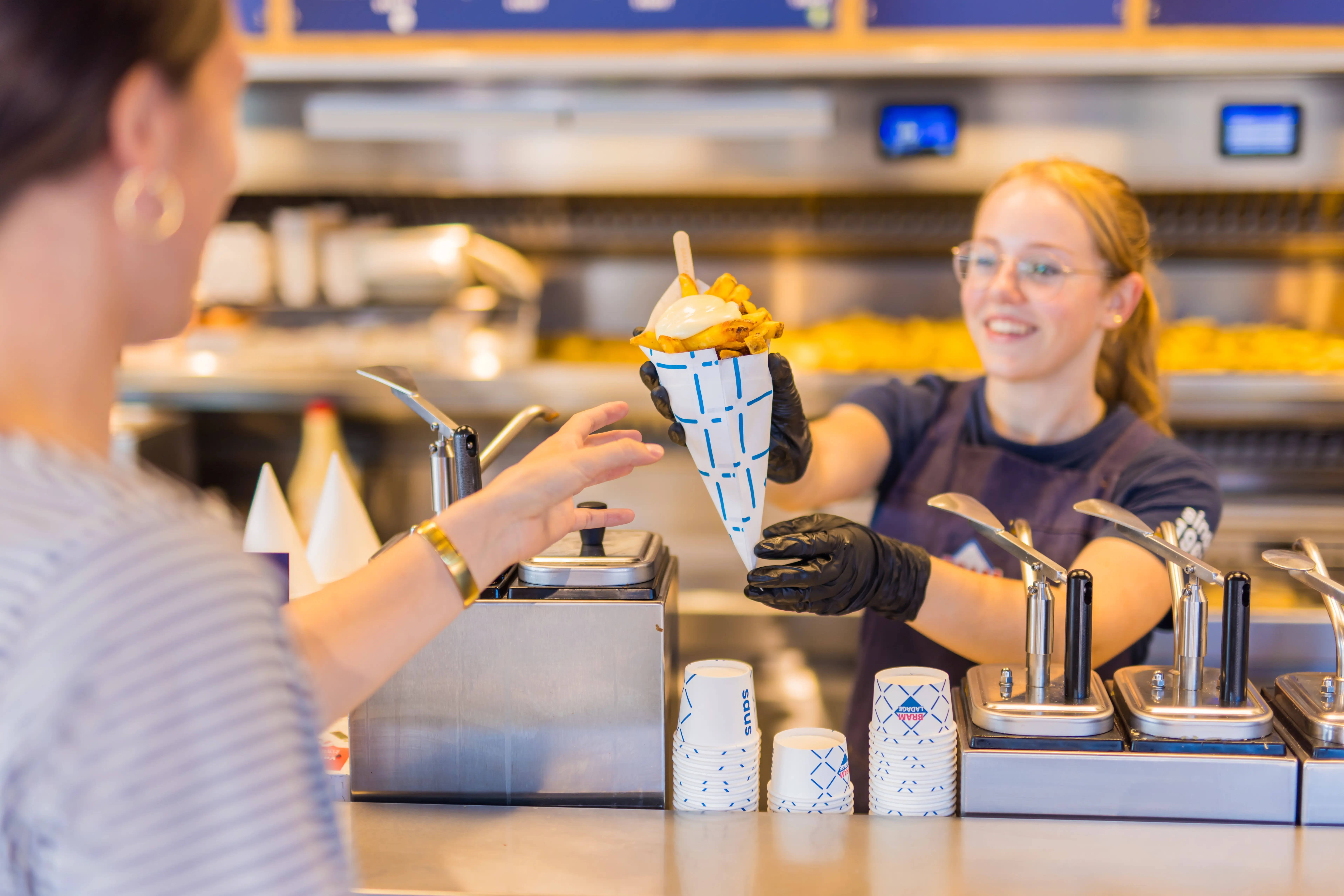 brammetje wordt gepresenteerd aan de counter