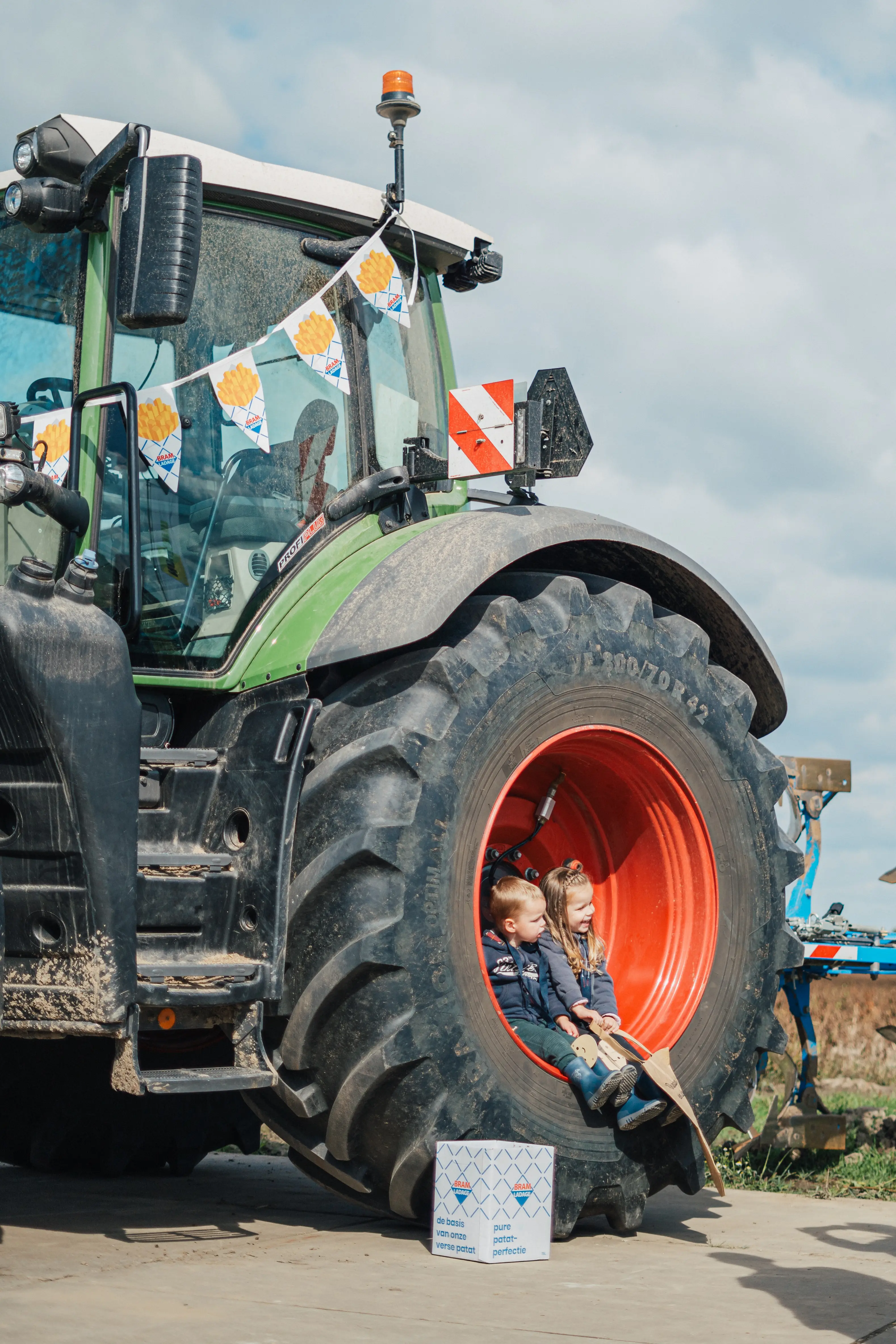 kinderen in de tractor