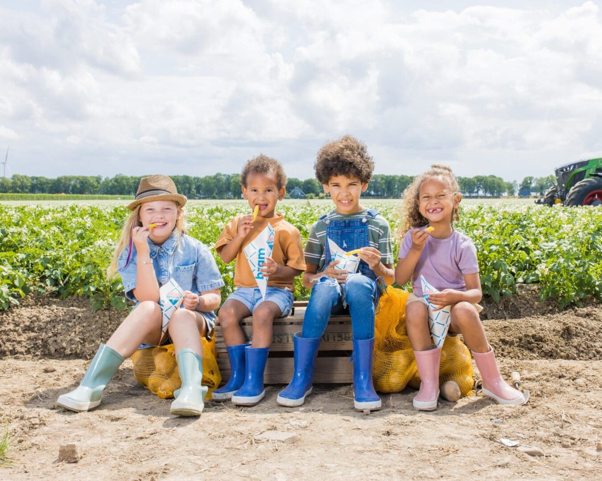 kinderen op aardappelveld
